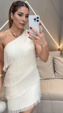 Vestido Clara – A Sofisticação do Minimalismo com um Toque de Charme!