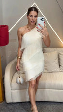 Vestido Clara – A Sofisticação do Minimalismo com um Toque de Charme!