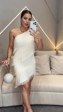 Vestido Clara – A Sofisticação do Minimalismo com um Toque de Charme!