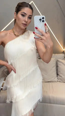 Vestido Clara – A Sofisticação do Minimalismo com um Toque de Charme!