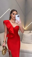 Vestido Ruby Grace – Ousadia e Sofisticação em uma Só Peça!