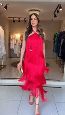 Vestido Violeta – Movimento e Glamour em Uma Só Peça